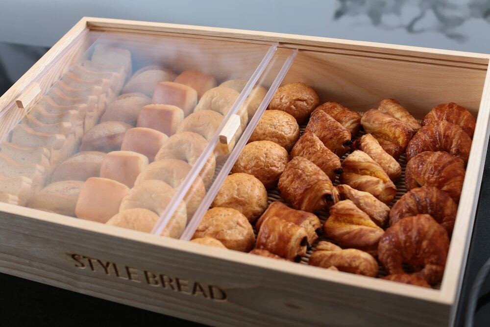 朝食ビュッフェ パン