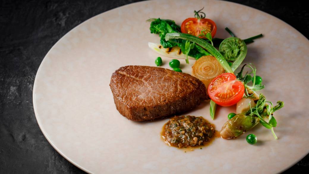 メイン　肉料理一例 / 3