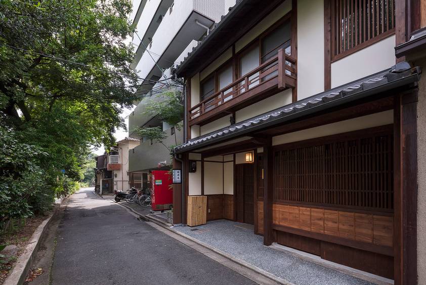 高瀬川を横目に
ゆったり朝散歩 / 1