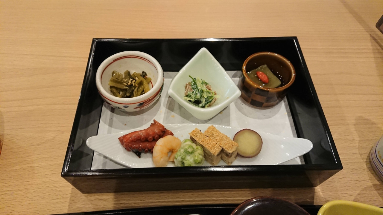 先付です。美味しいです。