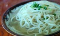 【沖縄】“具隠れ”がポイント？！宮古島に行ったら食べたい「宮古そば」10選