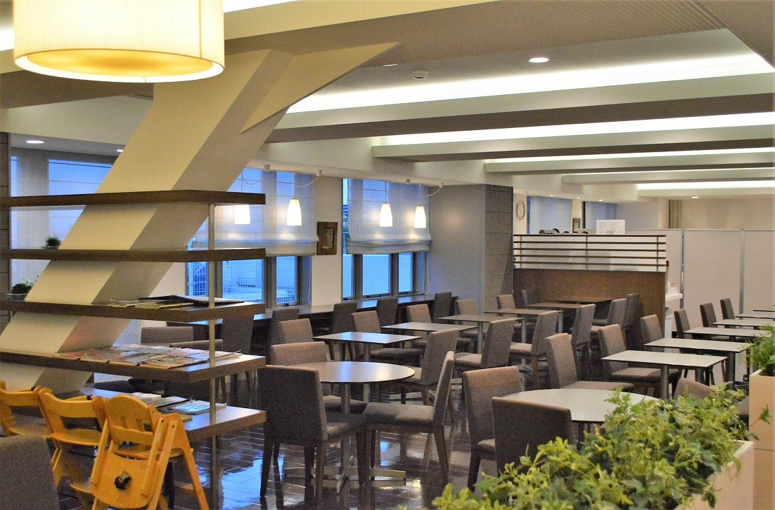 ロビー隣りの朝食会場