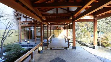 施設の入り口 / 23