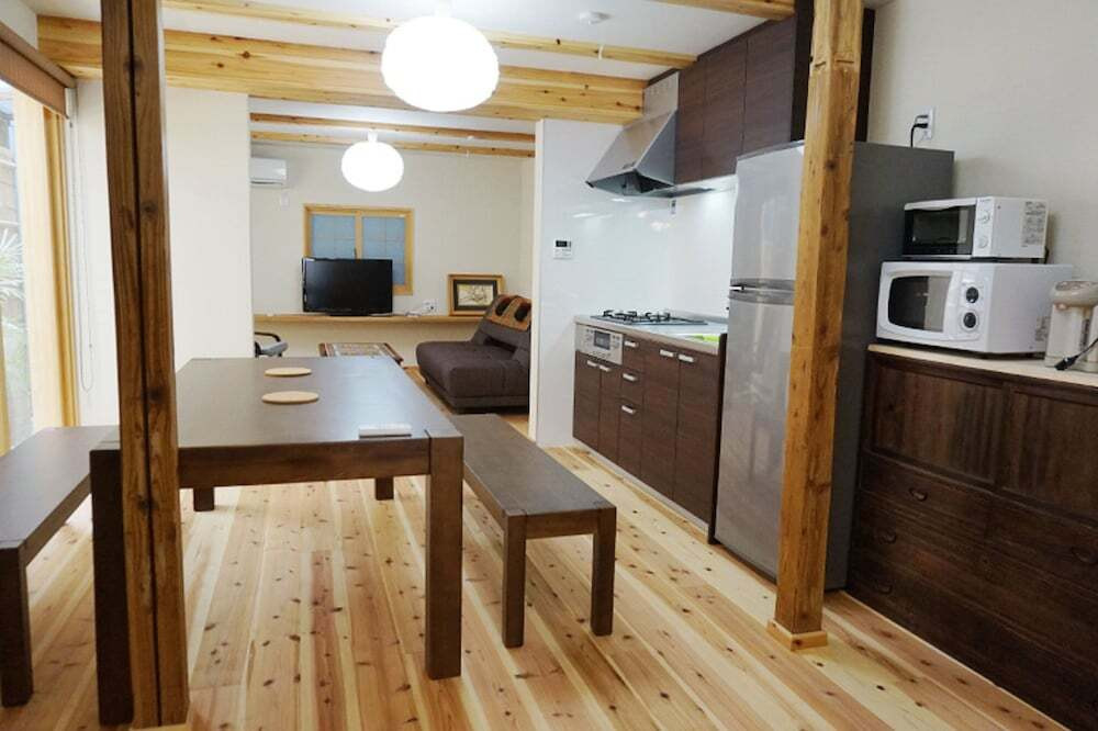 客室内のダイニングエリア