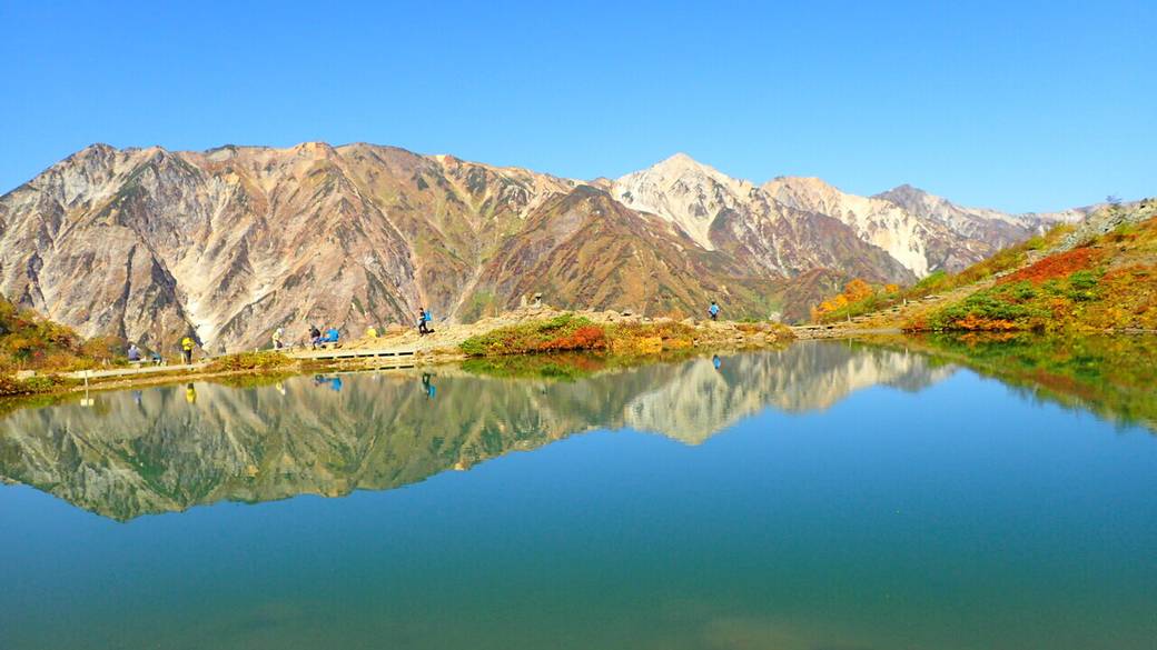 まるで鏡のような八方池 / 3