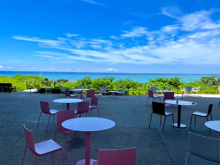 海絶景を求めて
「バンタカフェ」へ
 / 4