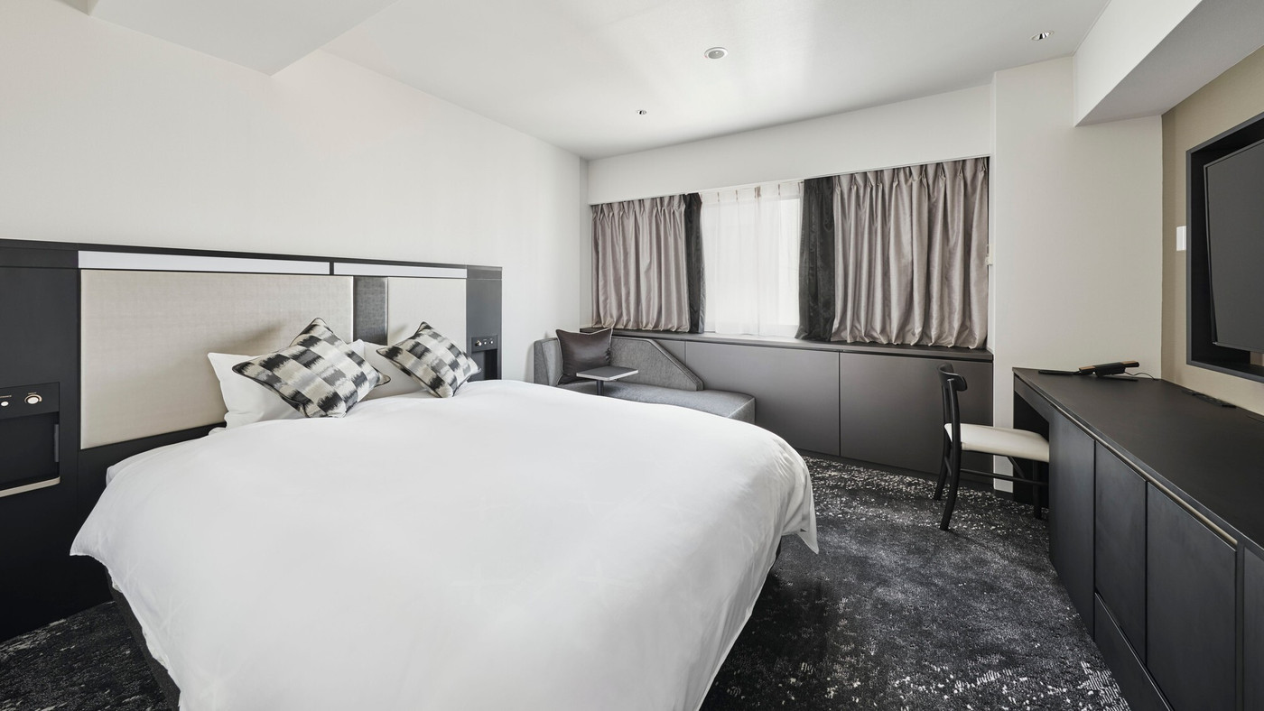 スタイリッシュなホテルで非日常体験4007992