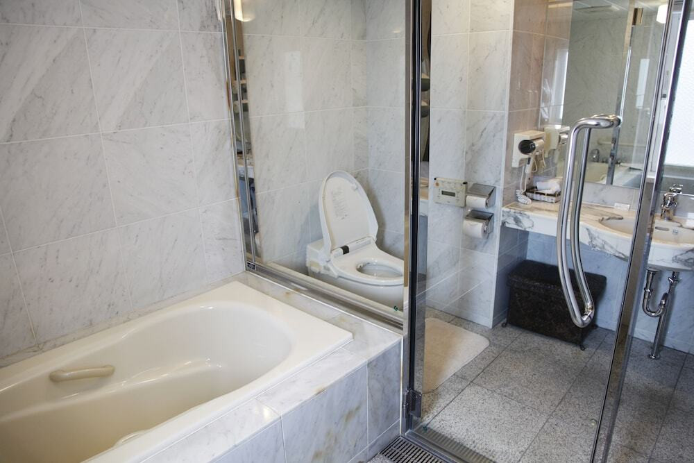 プールサイドバーでリゾート気分満点な時間を4286394