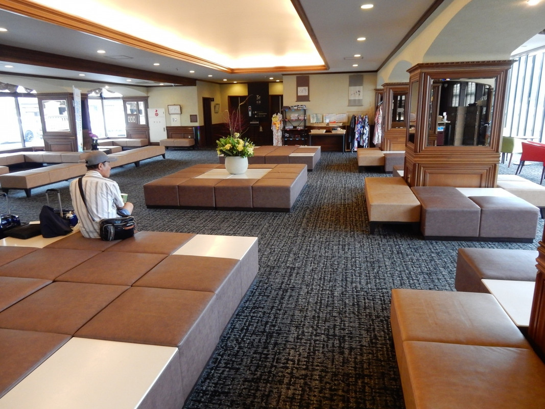 ロビーラウンジ