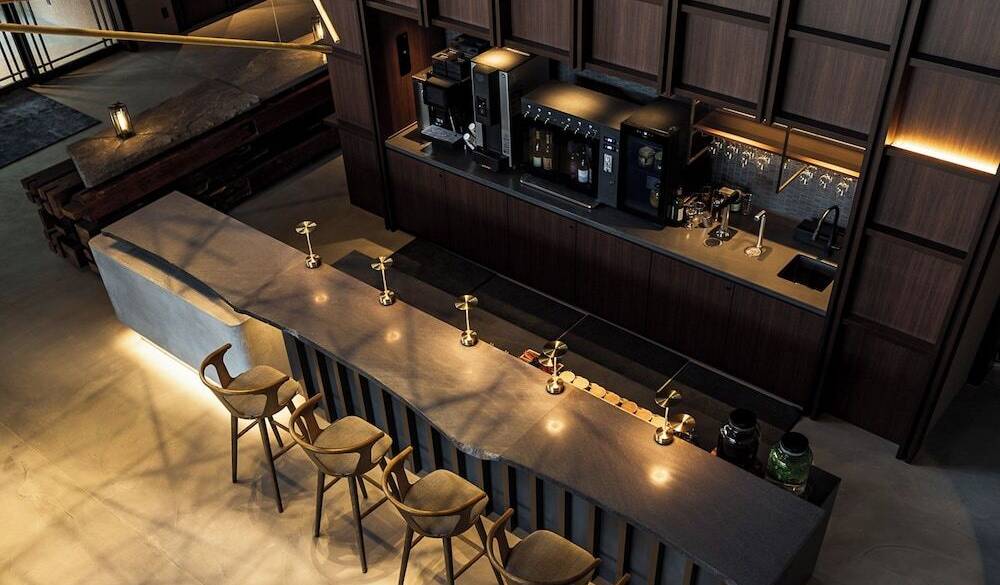 ロビーラウンジ／有料サーバー / 2