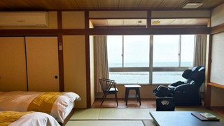 海側和室ベッドルーム マッサージチェアー付き 禁煙