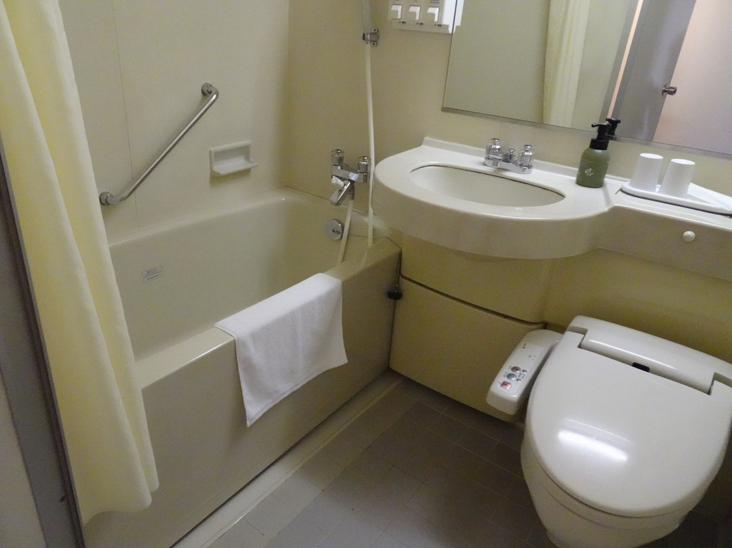 風呂は1階に大浴場があります