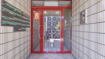 施設の入り口 / 12