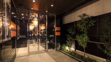 施設の入り口 / 13