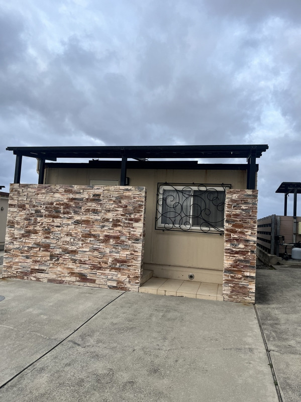 前に車停めれます