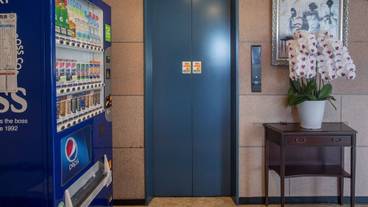 エレベーター / 1