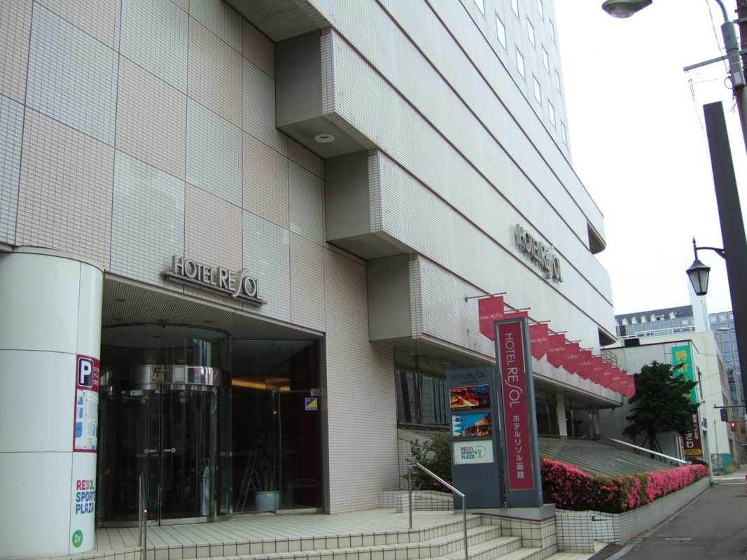 函館駅から歩いて３分ほどです