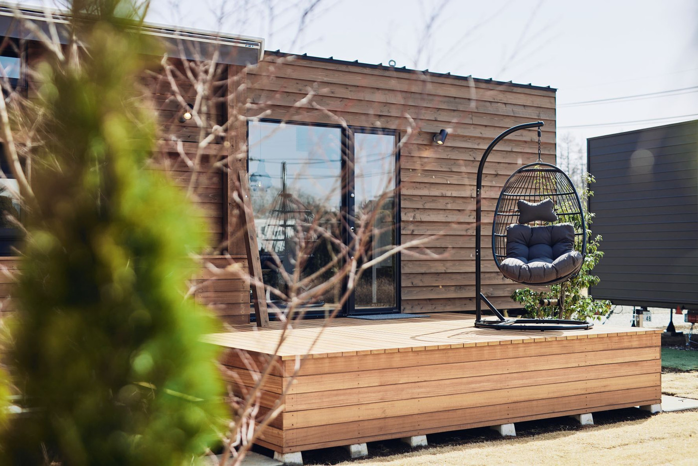 富士山を望むトレーラーハウスでラグジュアリーなグランピング体験3929117