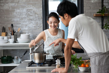 couple cooking