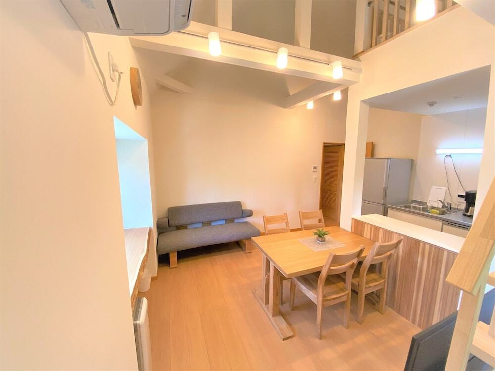 客室内のダイニングエリア