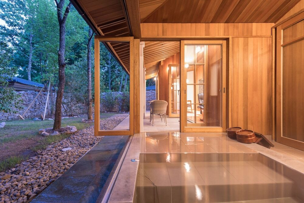 豊かな森の中の離れやメゾネットで、温泉が楽しめる♪3542662