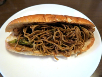 「ニューコッペパンの店 みはるや」料理 51800 焼きそばパン￥200