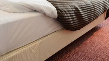 ● All rooms use Simmons beds / 9