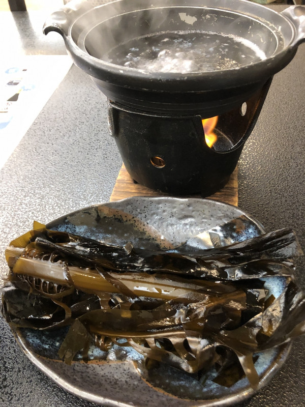 鍋物（早採りわかめのしゃぶしゃぶ）