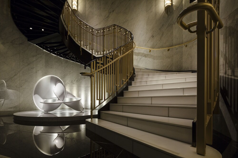 煌びやかなエントランス