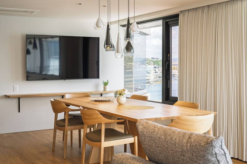 客室内のダイニングエリア