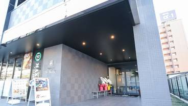 施設の入り口 / 18