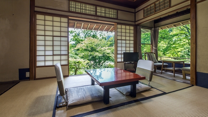 豊かな緑に囲まれた温泉宿で、70年余りの歴史に思いを馳せる3760241