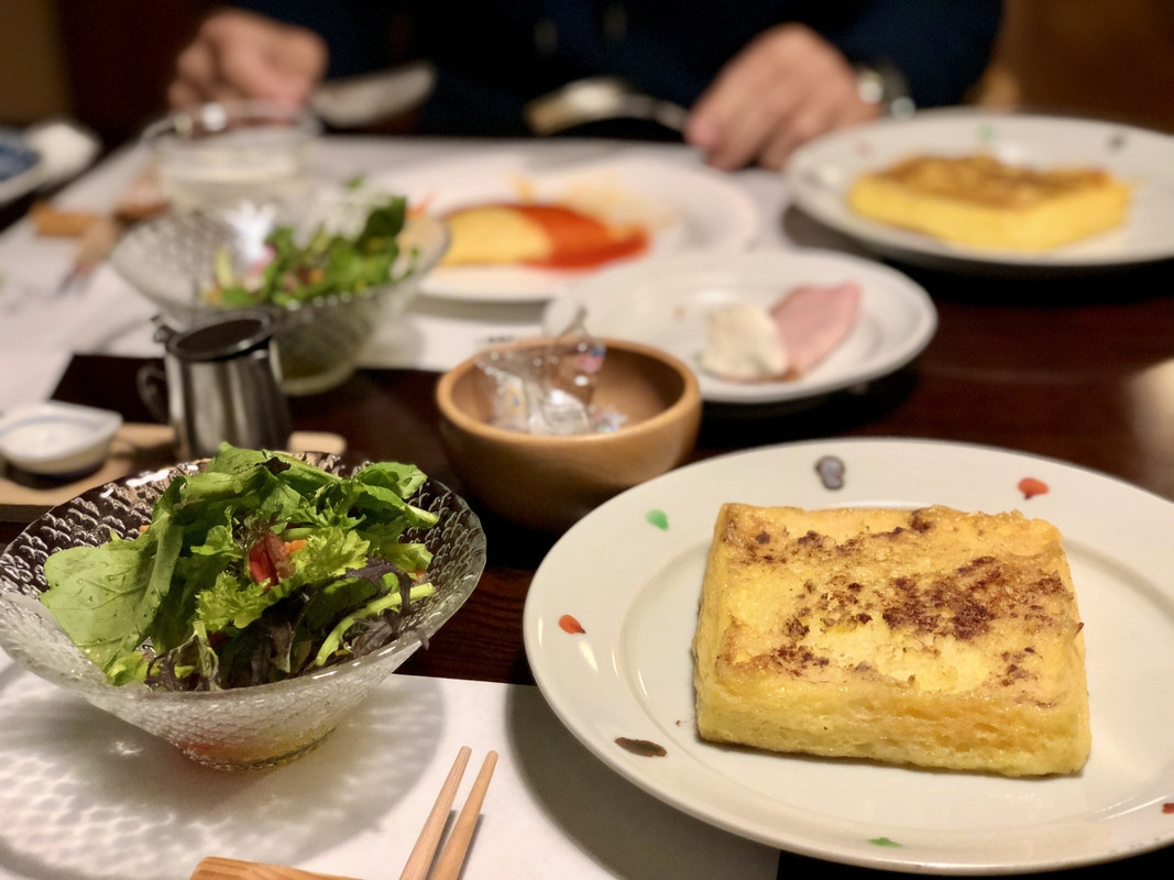 朝食は洋食or和食から選べます。
