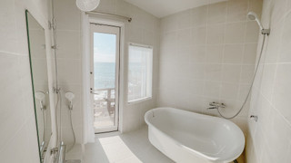 デザイン 4 人部屋 クイーンベッド 1 台ソファーベッド付き 禁煙 ビーチビュー