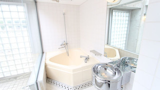 ツインルームシングルサイズベッド 2 台