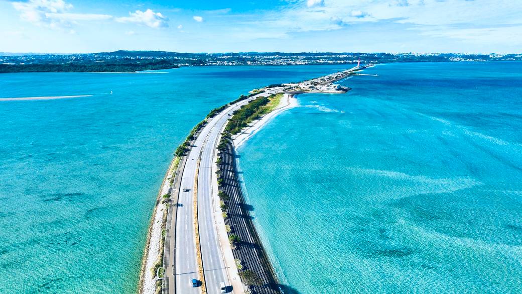 海中道路　浜比嘉島に向かう道 / 1