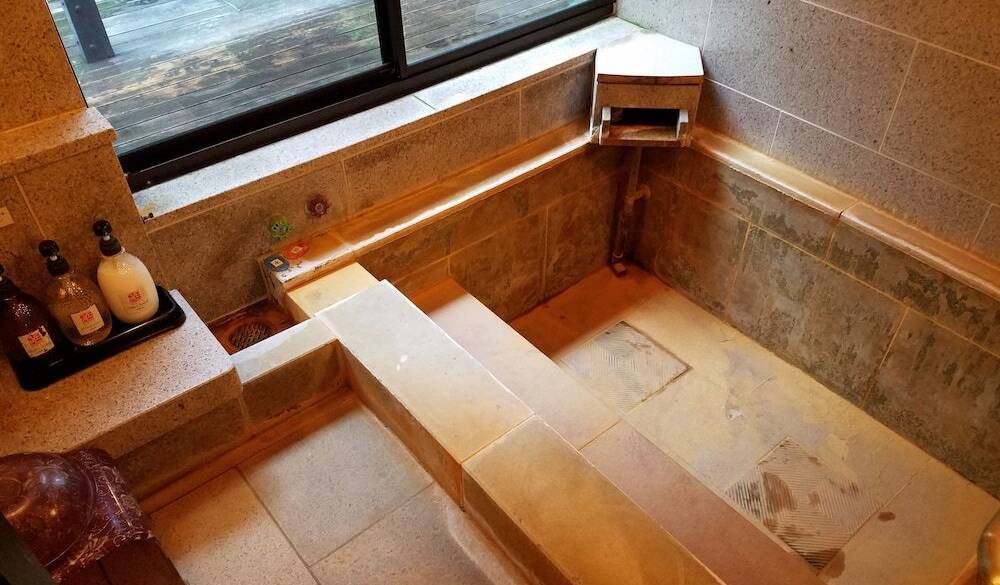 客室の内湯例 / 4