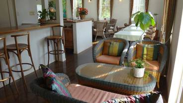 ロビー応接スペース / 3