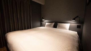 エコノミー ダブルルーム クイーンベッド 1 台