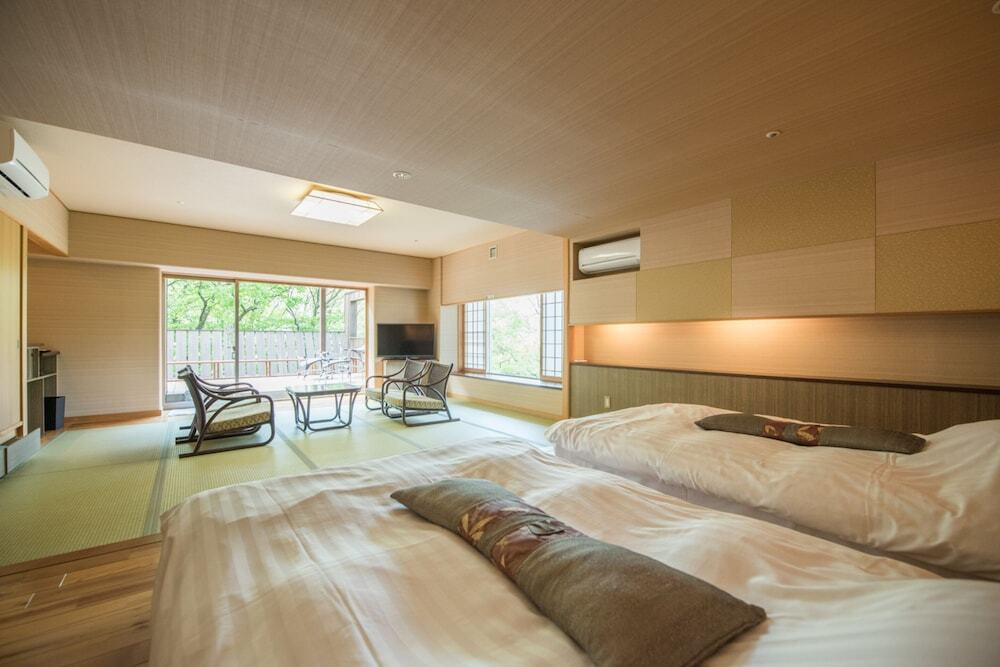 日本庭園の景色と温泉で癒されるホテルステイ3439367