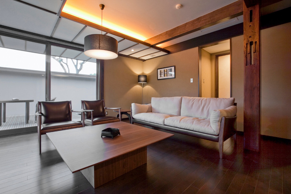 波の音を聴きながら、何もしない贅沢を味わう3391285