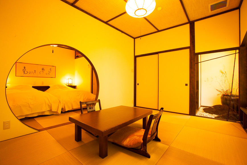 メイン通りから一筋入った静かな隠れ家。城崎の夜を穏やかに過ごす4010396