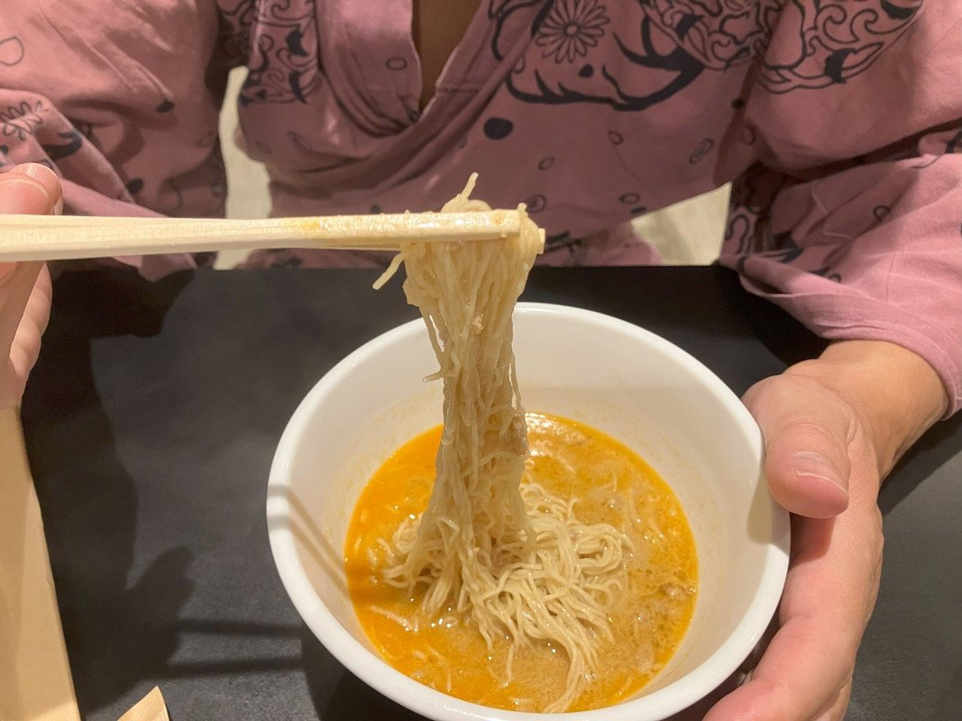 夜鳴き麺。台湾の細麺がおいしい！