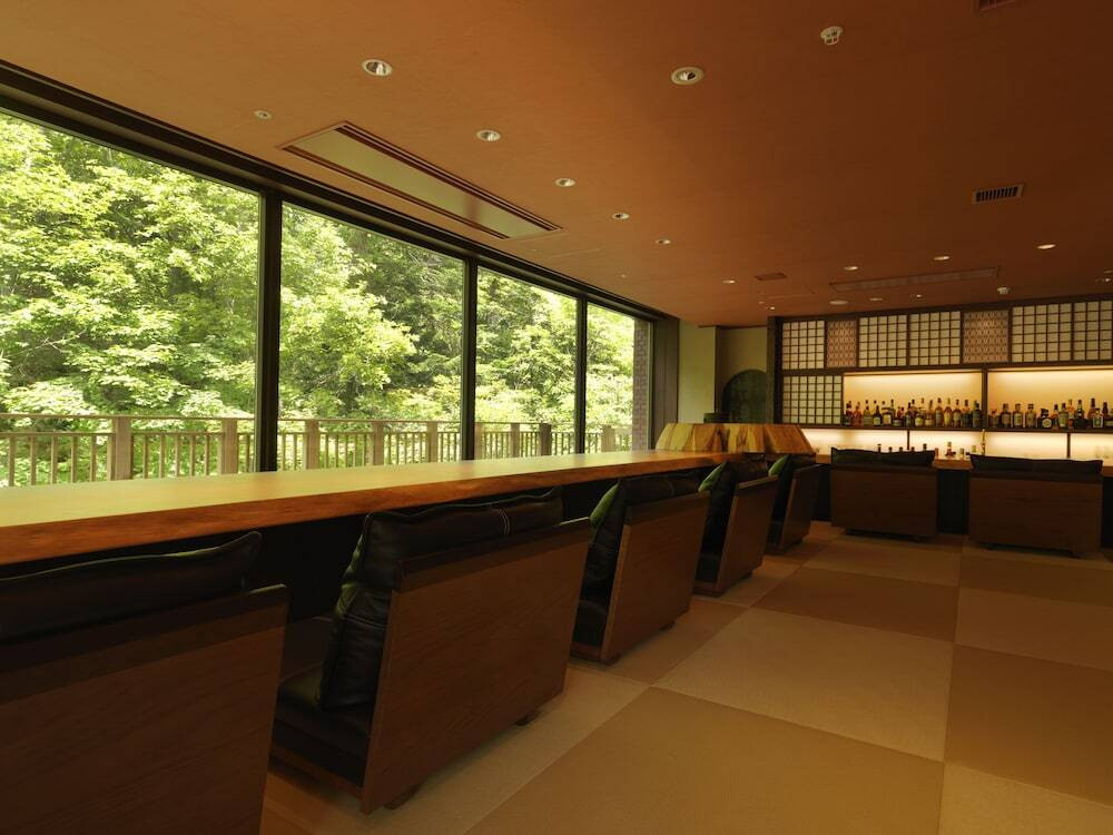 カフェ＆バー「アペ」風景