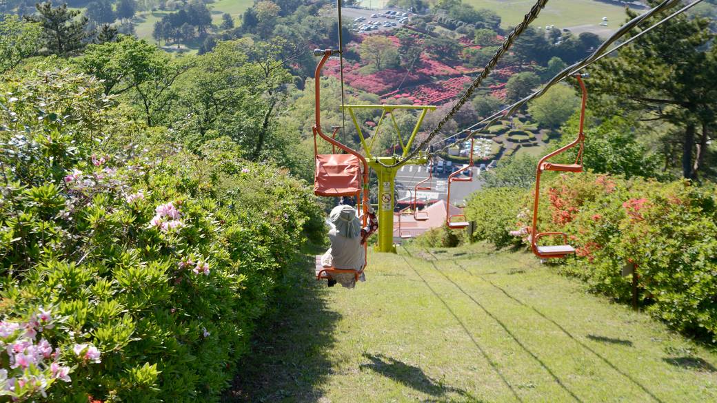 頂上へは「小室山観光リフト」で / 3