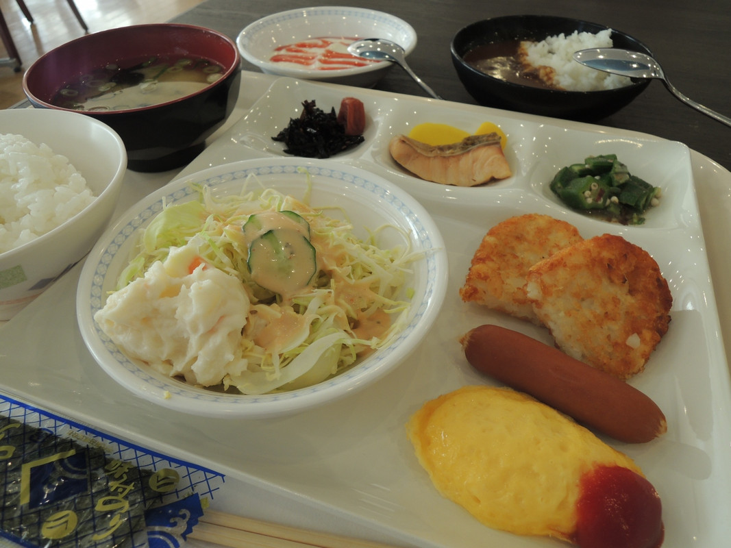 セットメニューの朝食