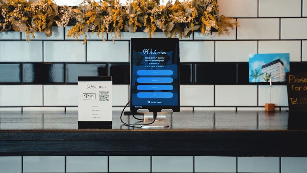 チェックイン / チェックアウト キオスク