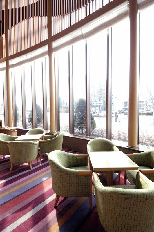 ラウンジ「オーロラ」