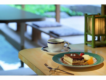 スイーツと足湯でまったりできるカフェも◎3634049