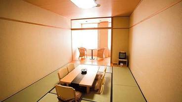 客室 / 26